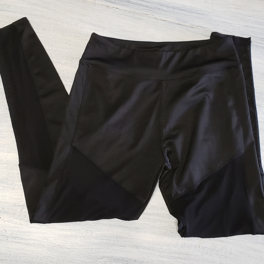 🌵EUC BLACK YOGA PANTS W/MESH